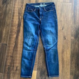 Old Navy Rockstar Super Skinny High Rise with Secret Slim Pockets size 8 Short